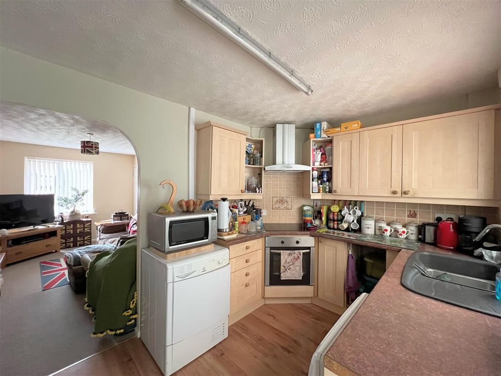 Property photo 3 of 22 Kitchen