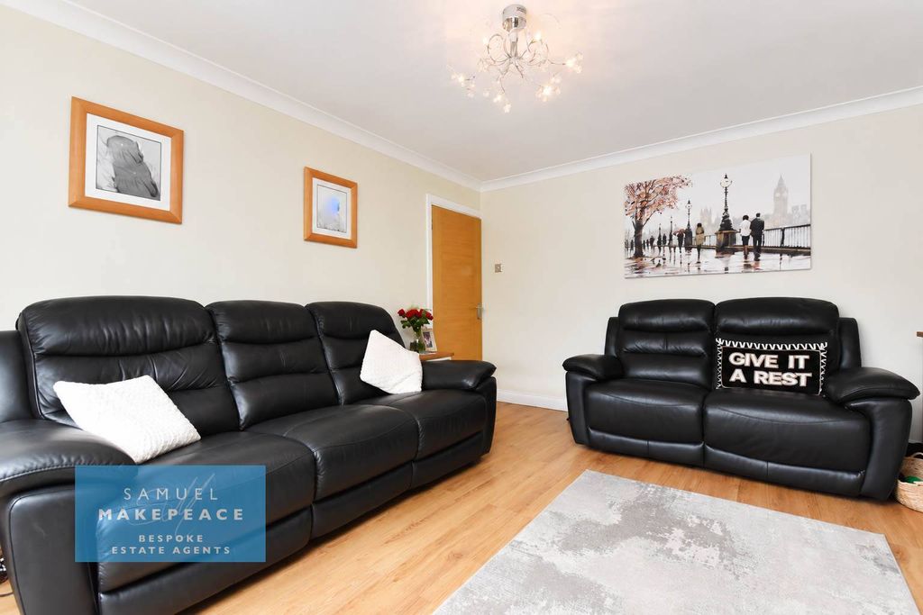 Property photo 3 of 17 Gallery