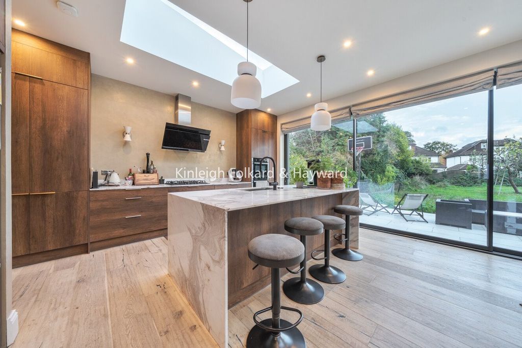 Property photo 3 of 21 Picture No. 10