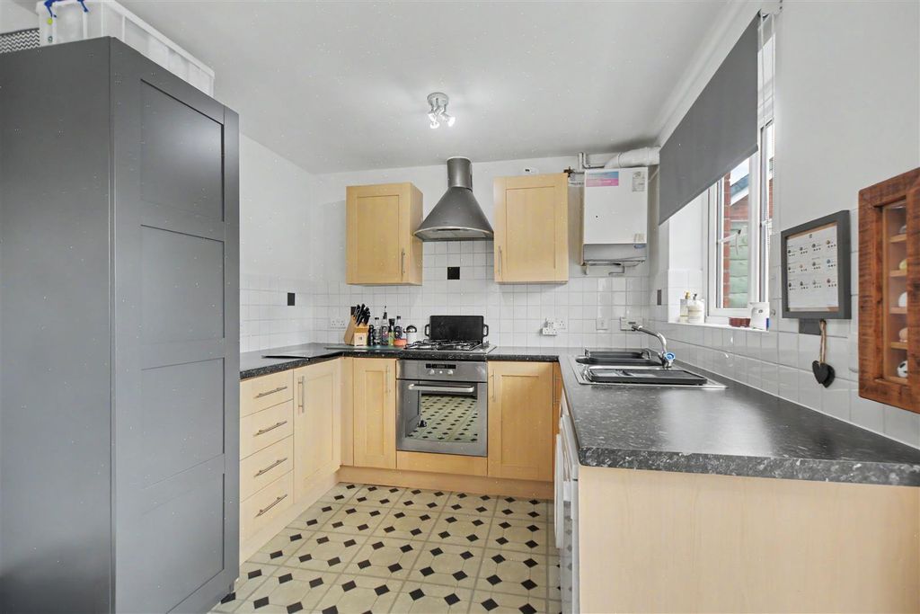 Property photo 3 of 14 Kitchen Diner