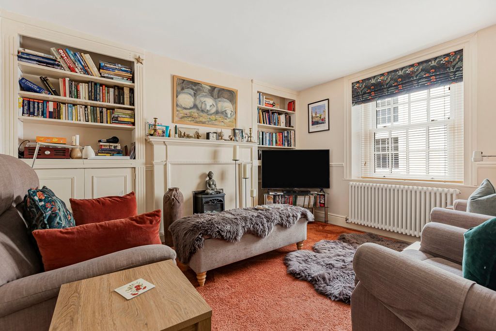 Property photo 2 of 17 Sitting Room