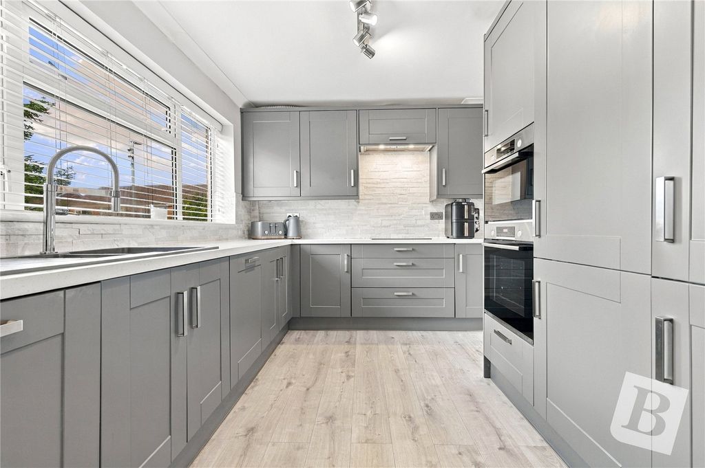 Property photo 2 of 23 Kitchen