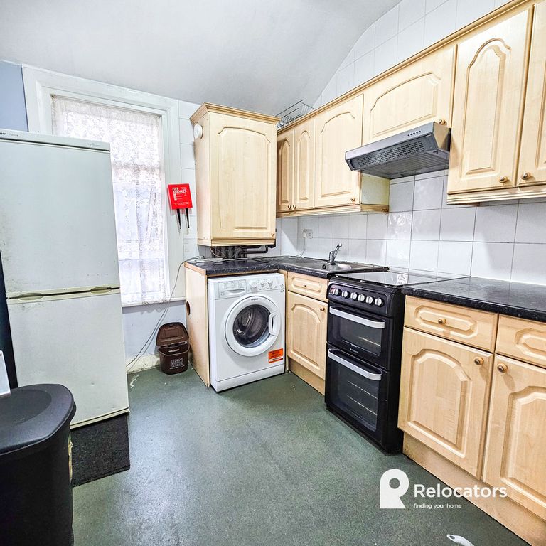 Property photo 1 of 7 Kitchen