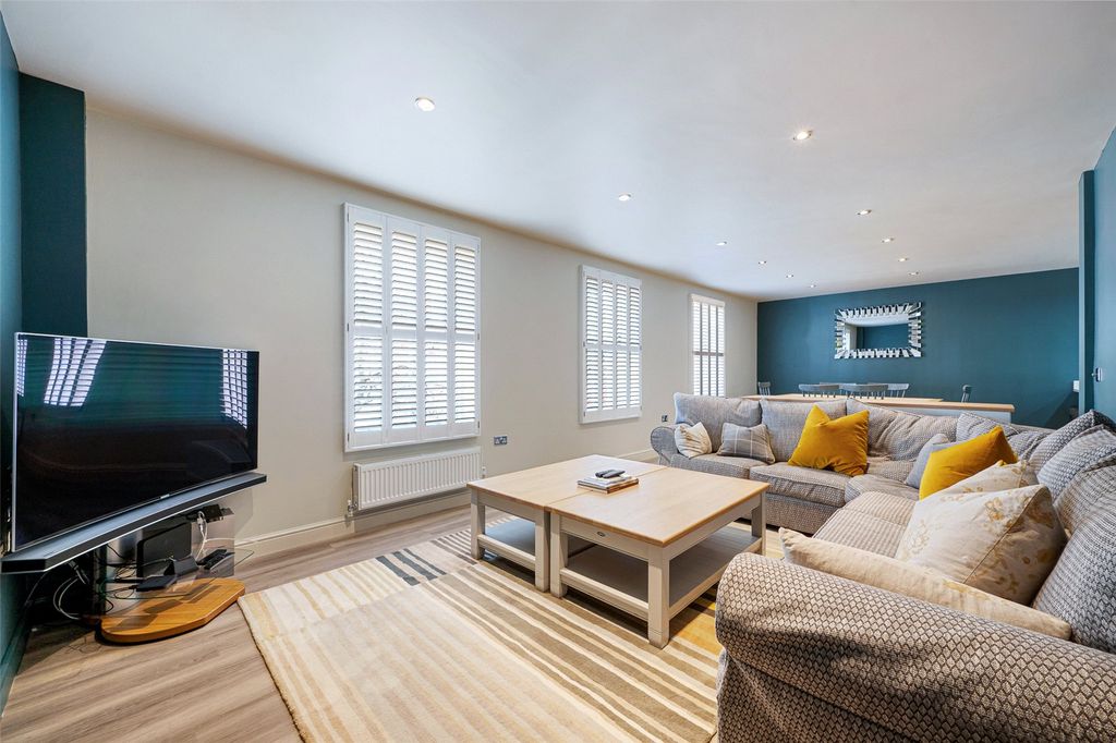 Additional image 4 of 3 bed flat to rentHeritage Court, Lower Bridge Street, Chester, Cheshire CH1