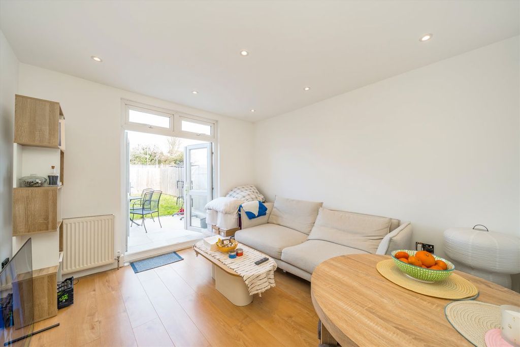 Property photo 2 of 8