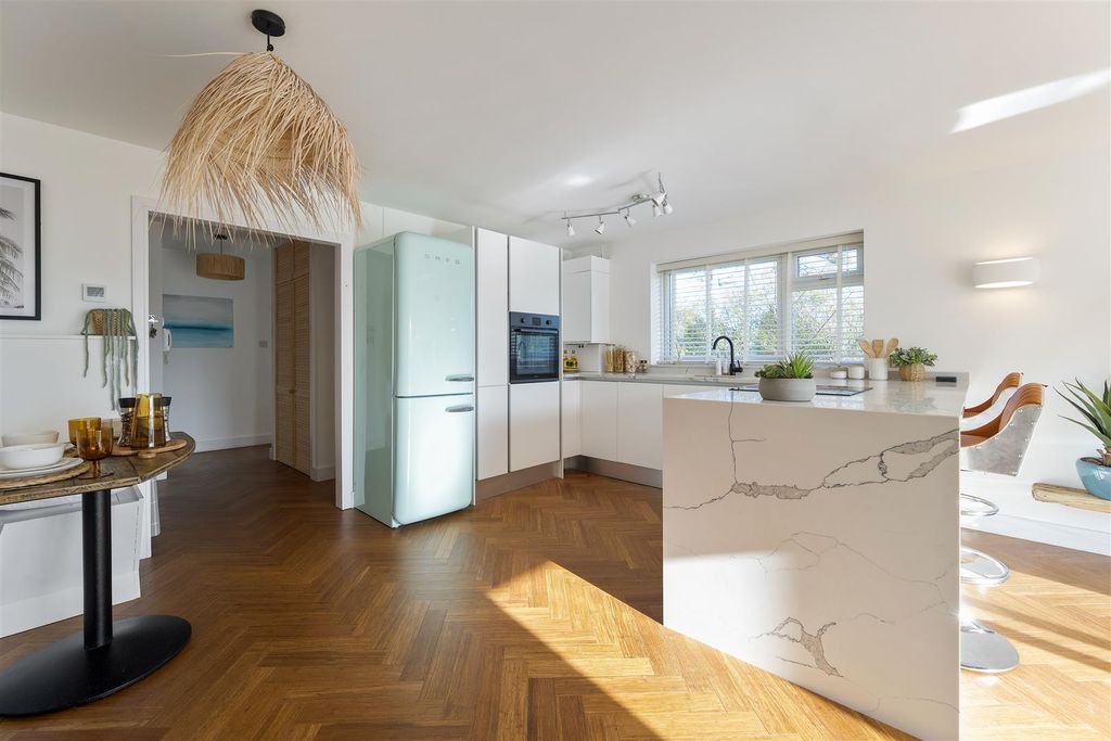 Property photo 3 of 18 1 Dudsbury Court-20.Jpg
