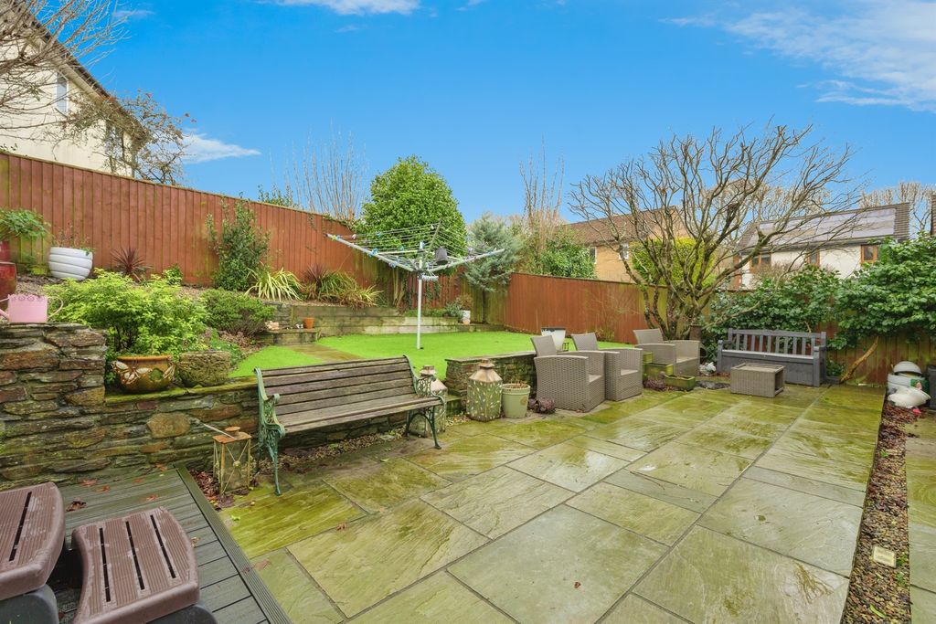 Property photo 2 of 33