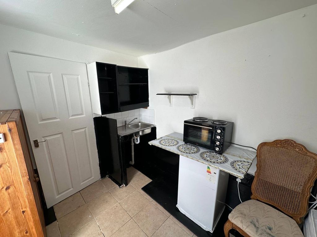 Property photo 2 of 8 Gallery