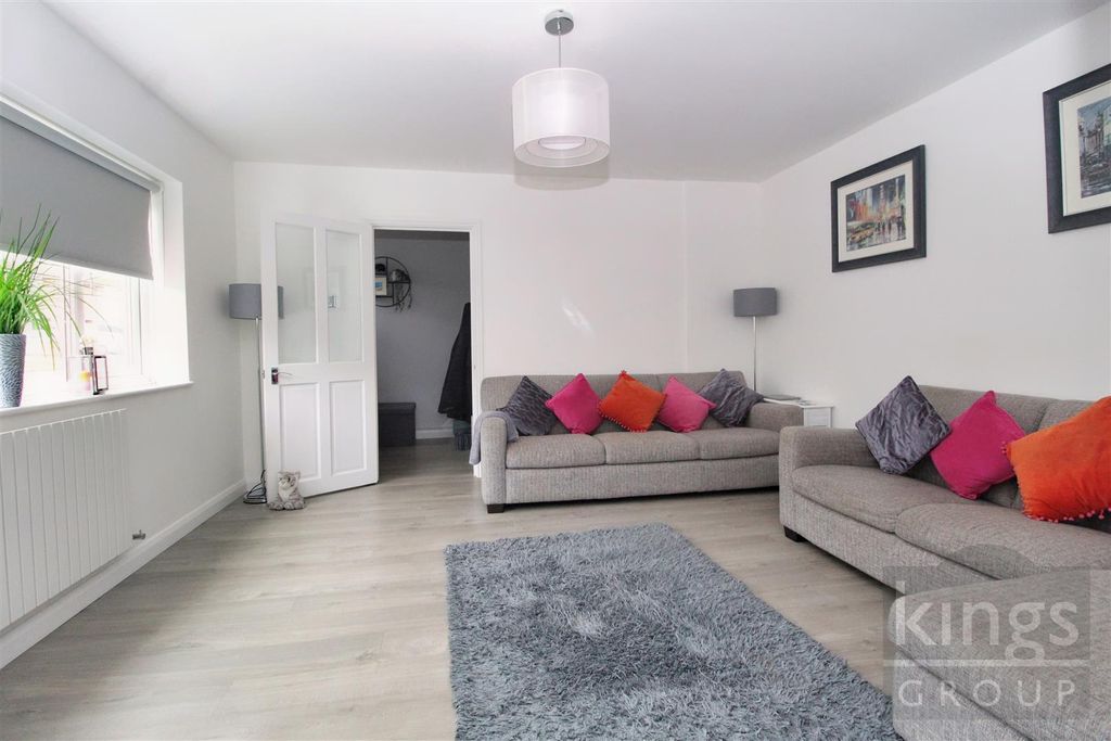 Property photo 3 of 18 Lounge