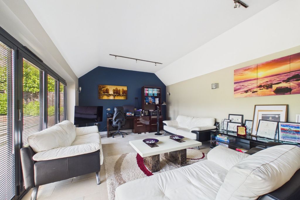 Additional image 11 of 6 bed detached house for saleBeehive Lane, Binfield, Bracknell, Berkshire RG12