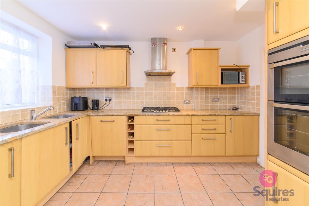 Property photo 3 of 22