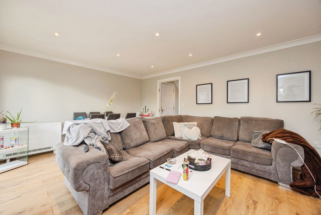 Property photo 3 of 20 Pbox-Img.Jpg