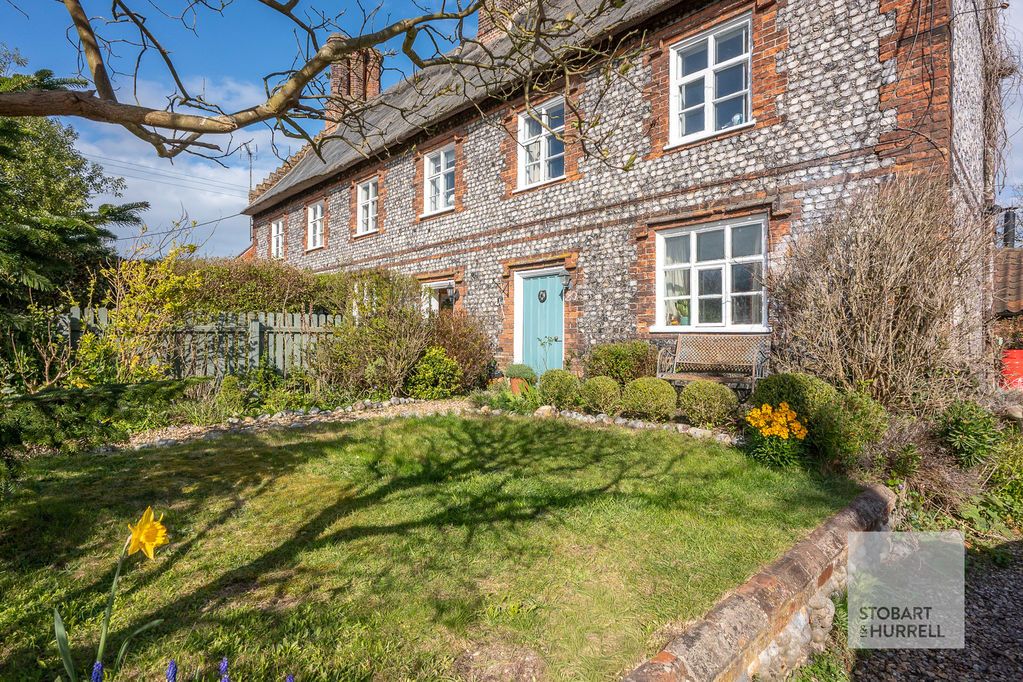 Property photo 2 of 15 Front Garden