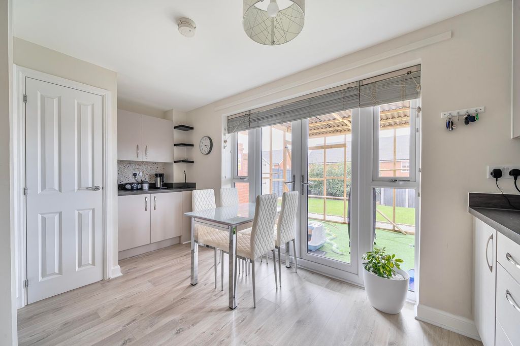 Property photo 3 of 20 Kitchen/Dining Room (2)
