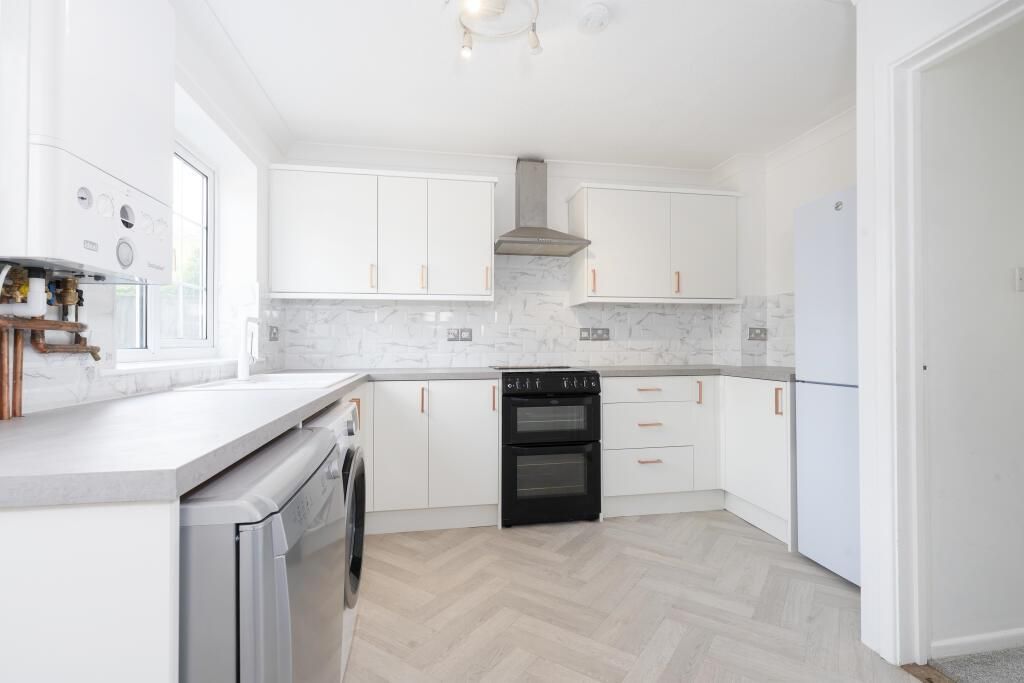 Property photo 2 of 10 Kitchen