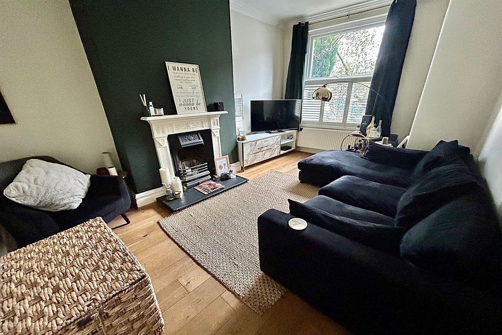 Property photo 2 of 27 Living Room