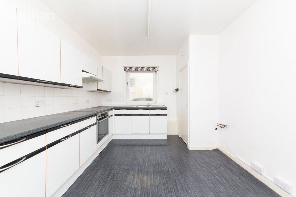 Property photo 3 of 10 Picture No. 02