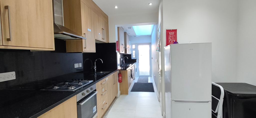 Property photo 1 of 16 Bedroom 2