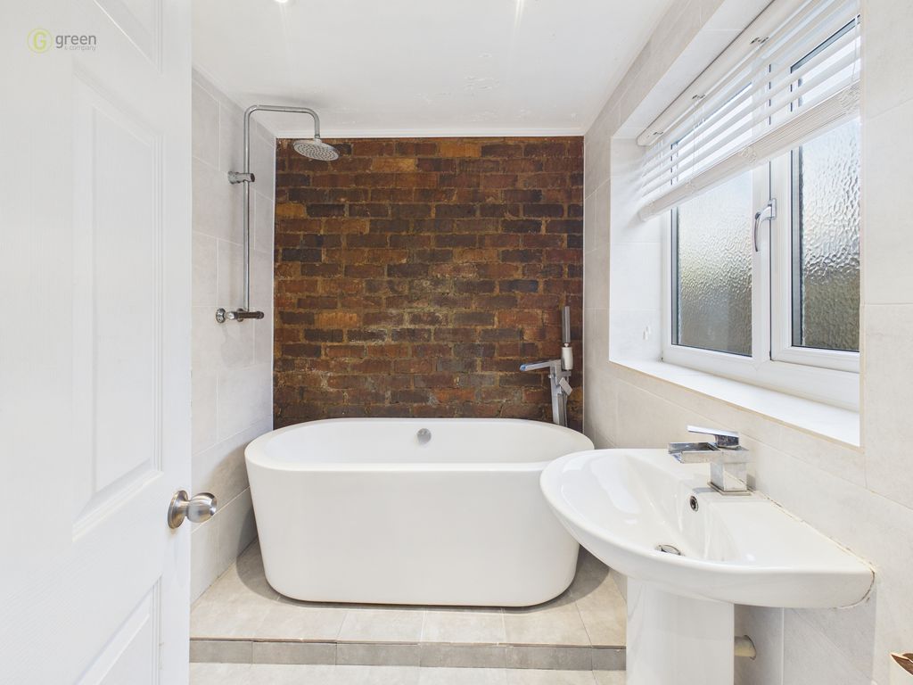 Property photo 3 of 27 Cam05459G0Pr0124Still004