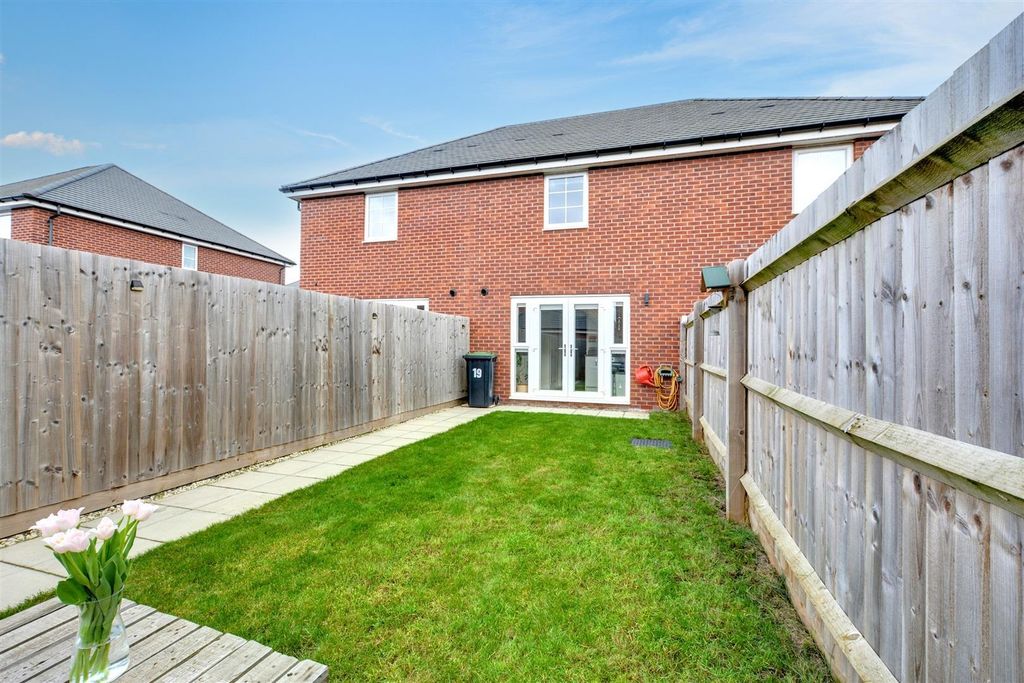 Property photo 2 of 19 Garden 1.Jpg