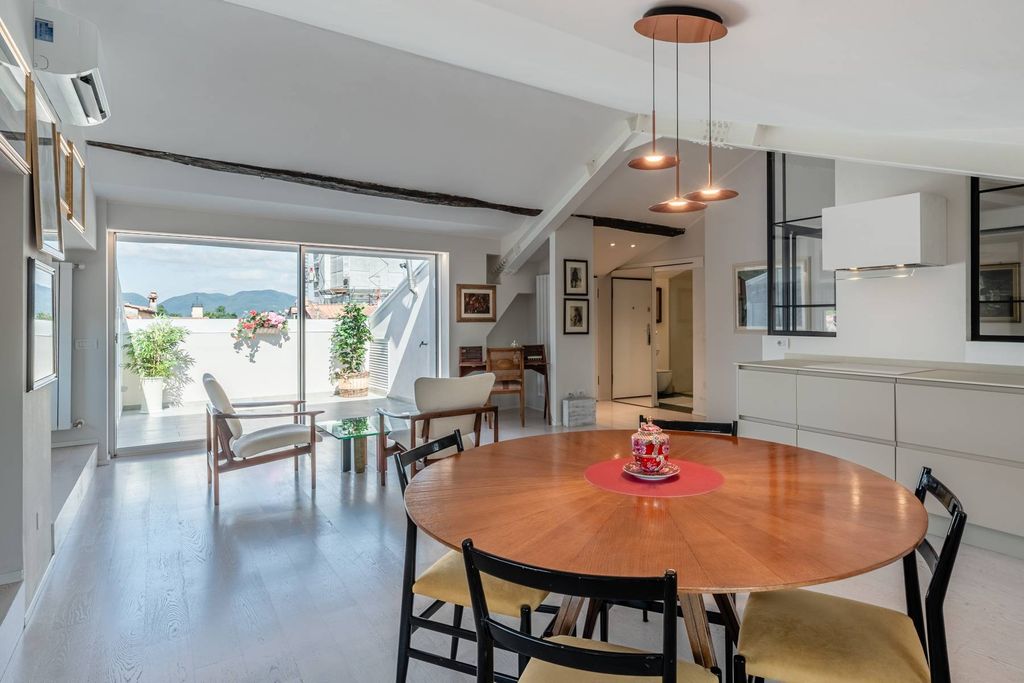 Property photo 1 of 28