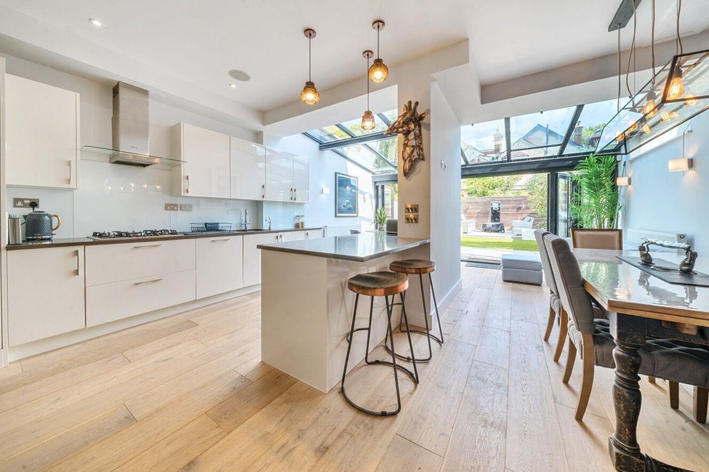 Property photo 1 of 16 Picture No. 05