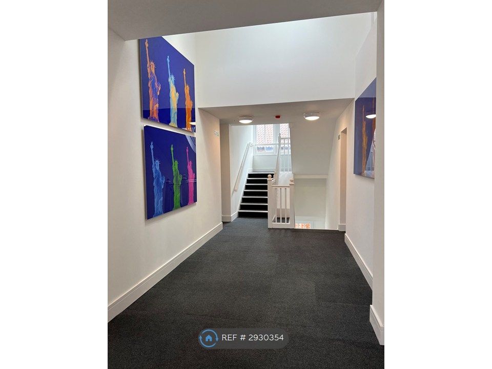 Property photo 1 of 7 Entrance Hall