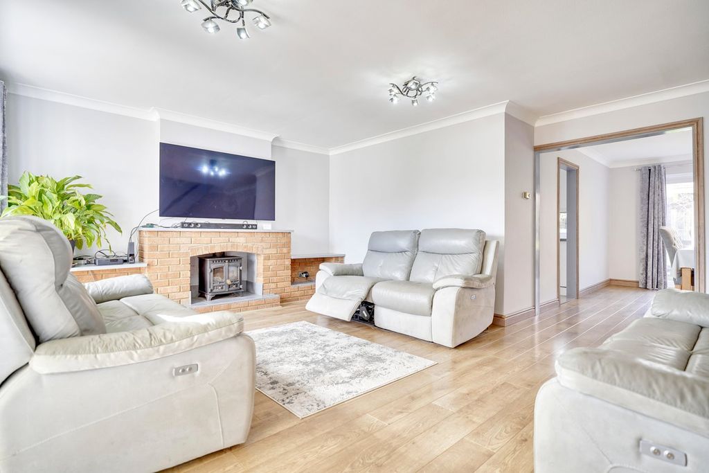 Property photo 2 of 21