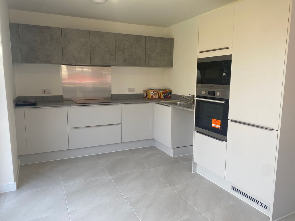 Property photo 2 of 9 Kitchen