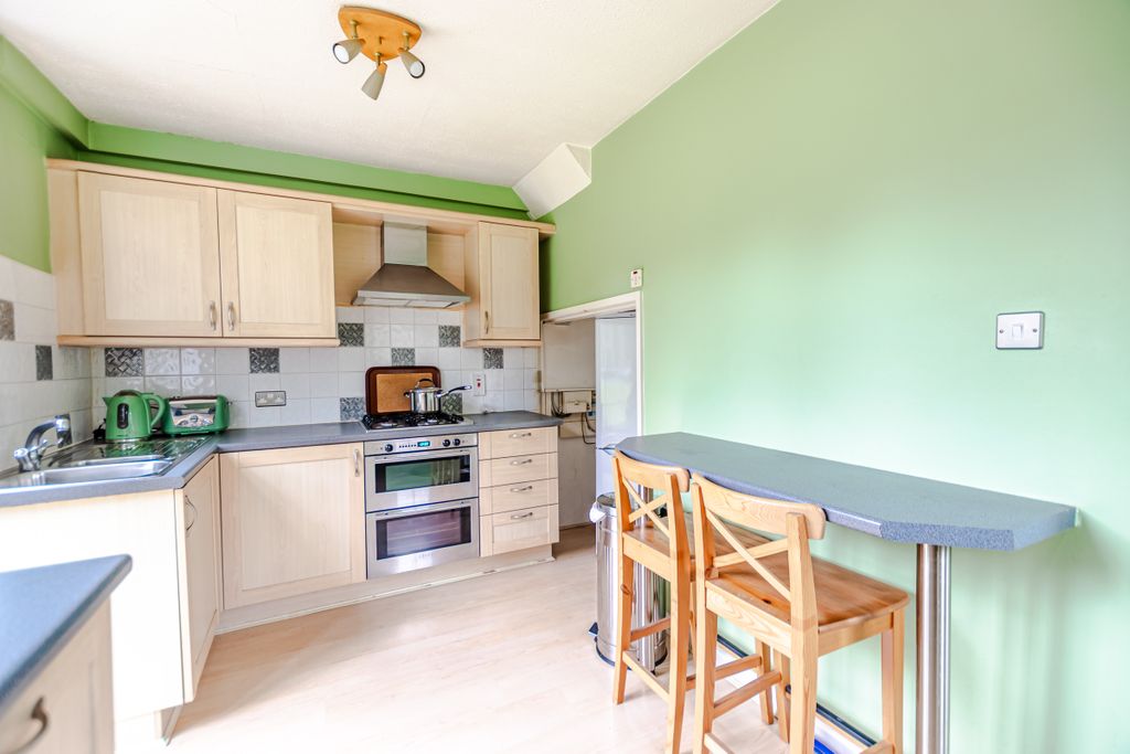 Property photo 3 of 17 Kitchen2