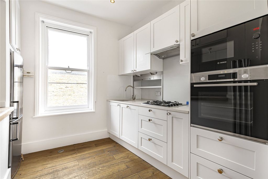 Property photo 2 of 9 Kitchen