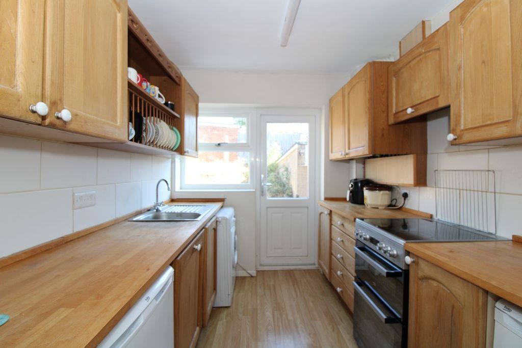 Property photo 2 of 11 Kitchen