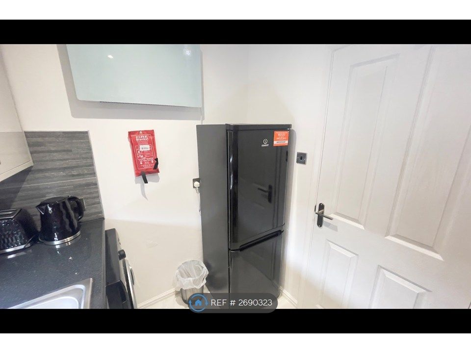 Property photo 3 of 14 Room 6 Annex Studio Kitchen