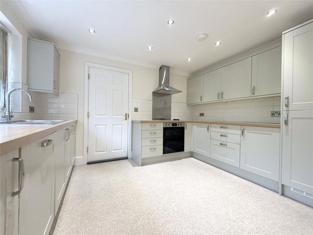 Property photo 2 of 19 Kitchen