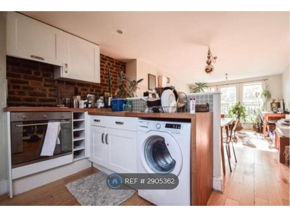 Property photo 2 of 6 Kitchen