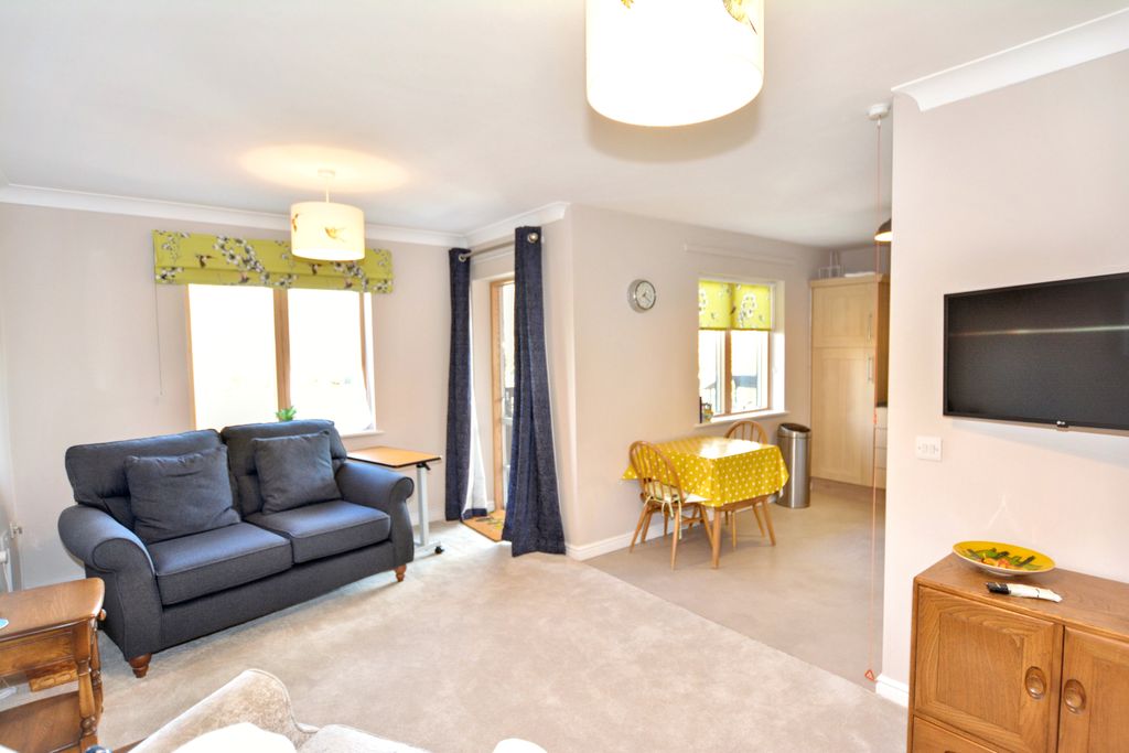 Property photo 2 of 10 Lounge-Dining Area