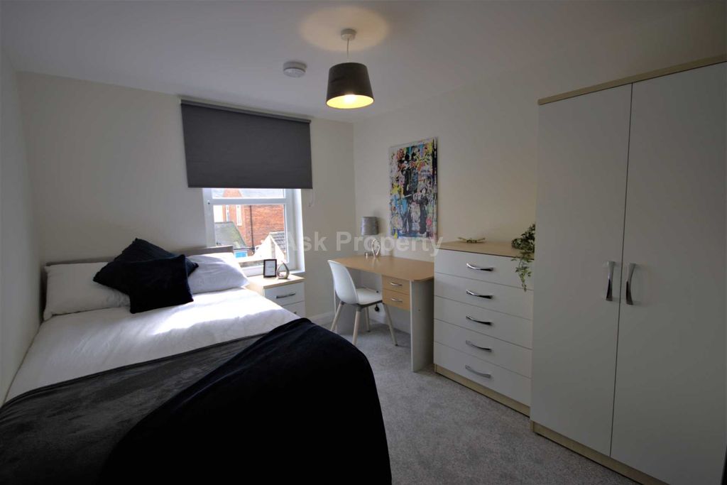 Property photo 1 of 2