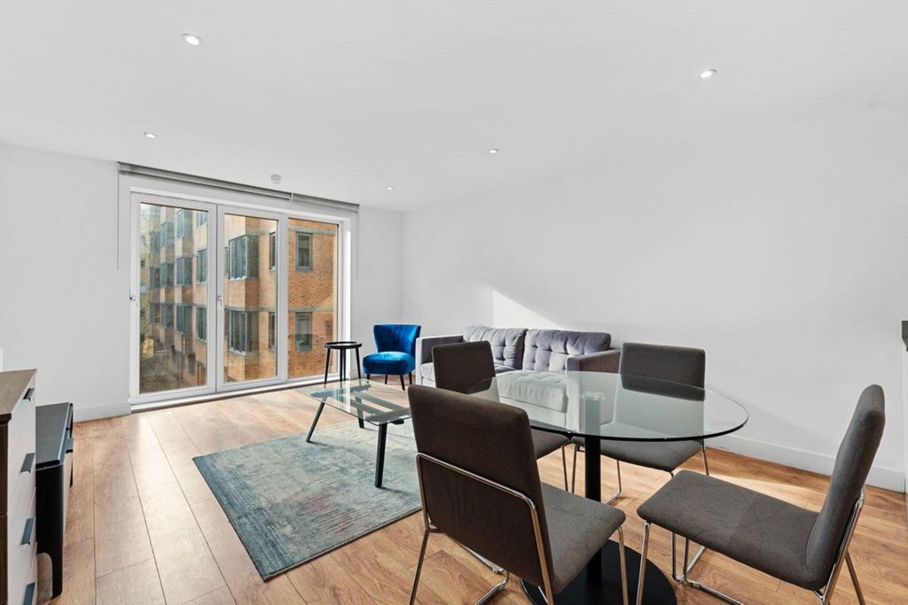 Property photo 1 of 13 Living Room