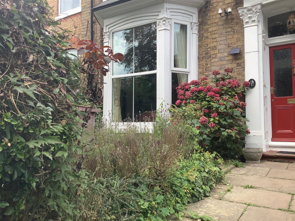 Property photo 1 of 10 Front Garden.