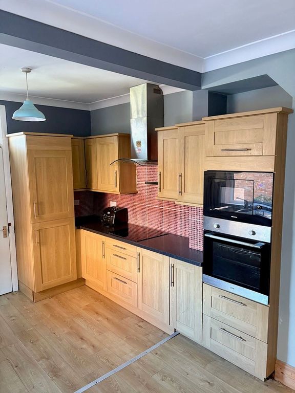 Property photo 3 of 11 Kitchen