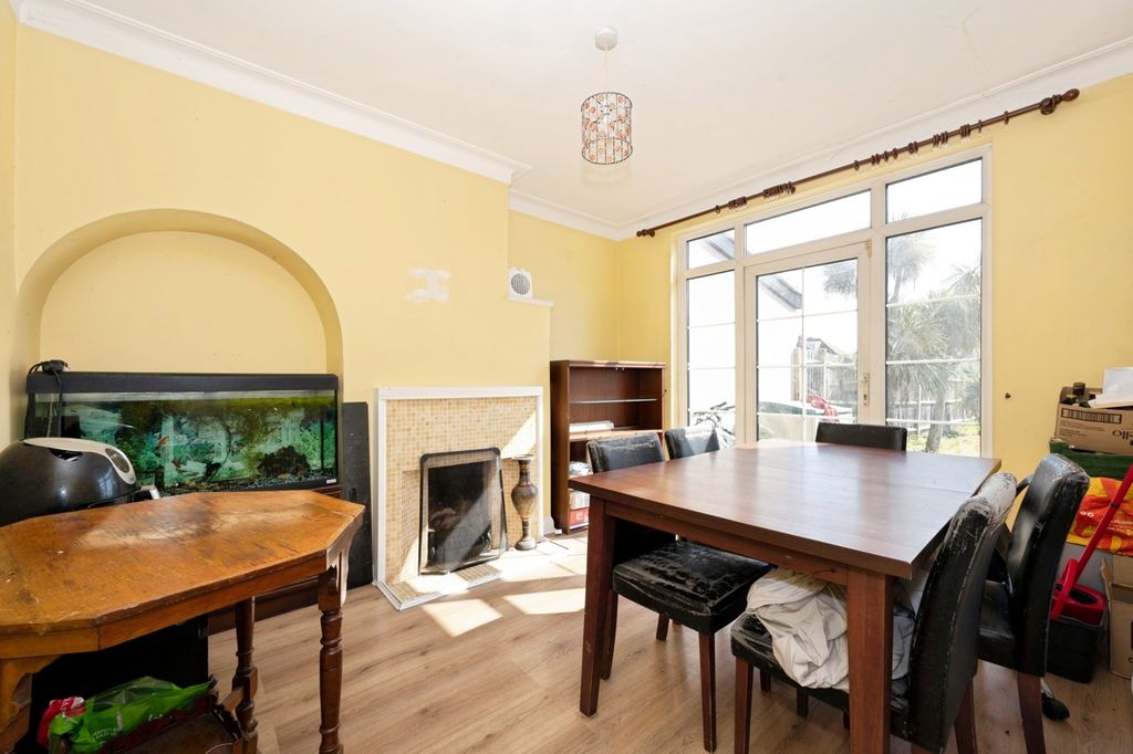 Property photo 3 of 18 Dining Room