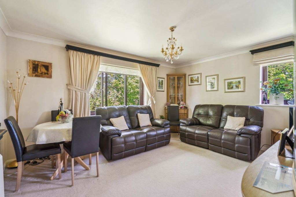 Property photo 2 of 8