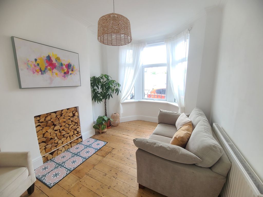 Property photo 1 of 12 Living Room
