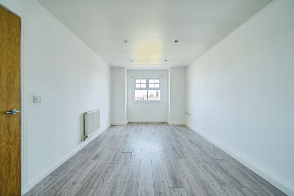 Property photo 3 of 17 Lounge