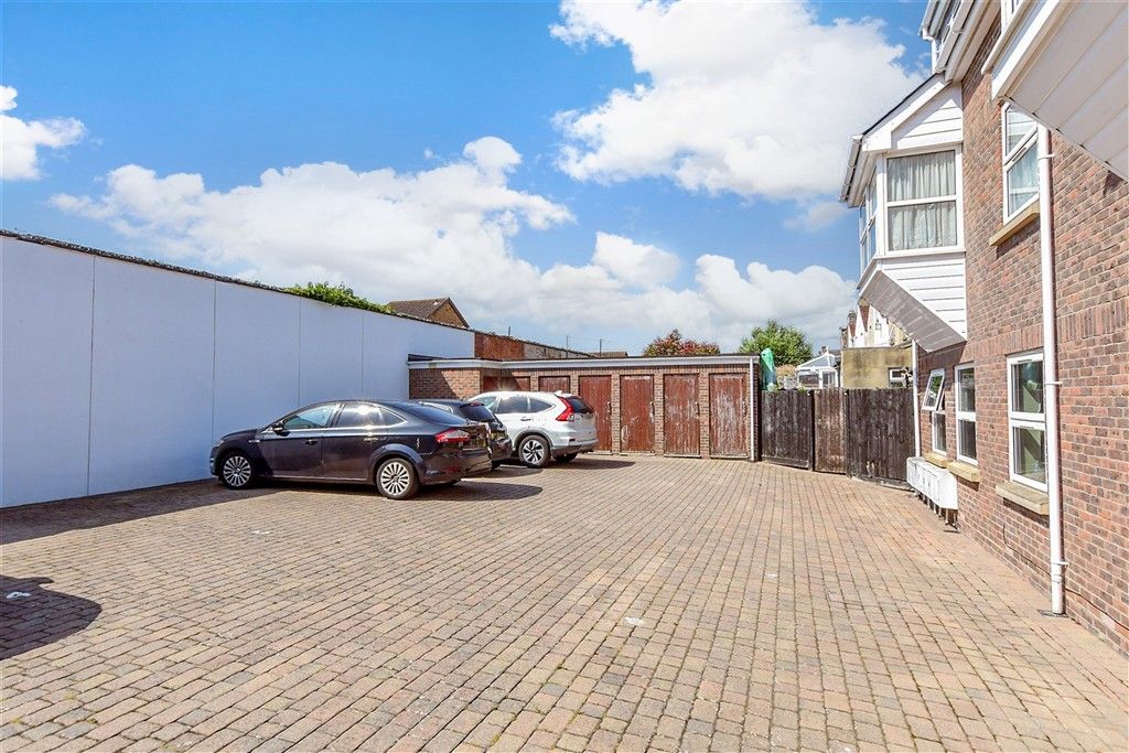 Property photo 2 of 9 Driveway/Parking