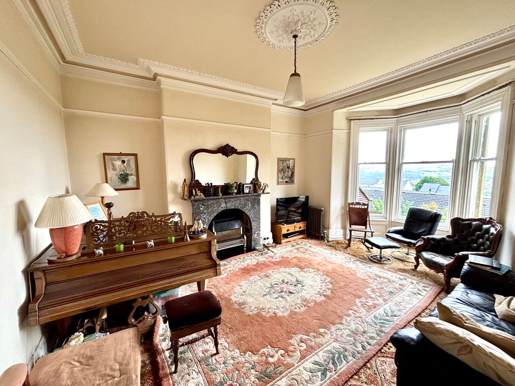 Property photo 3 of 23 Sitting Room