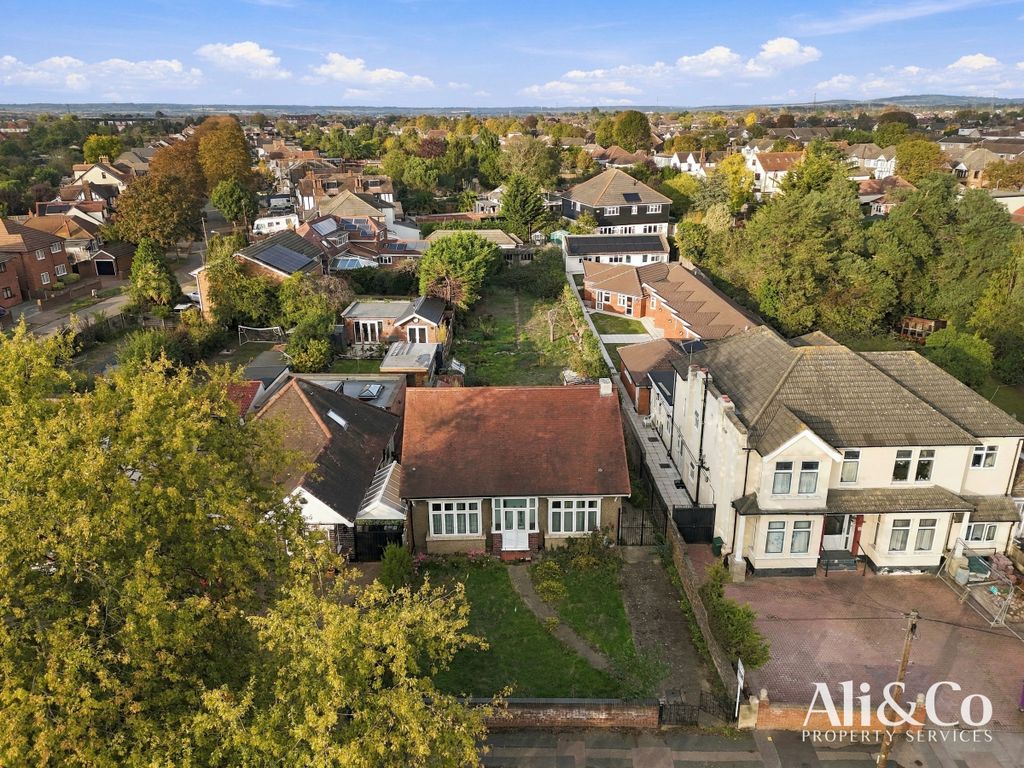 Property photo 1 of 32