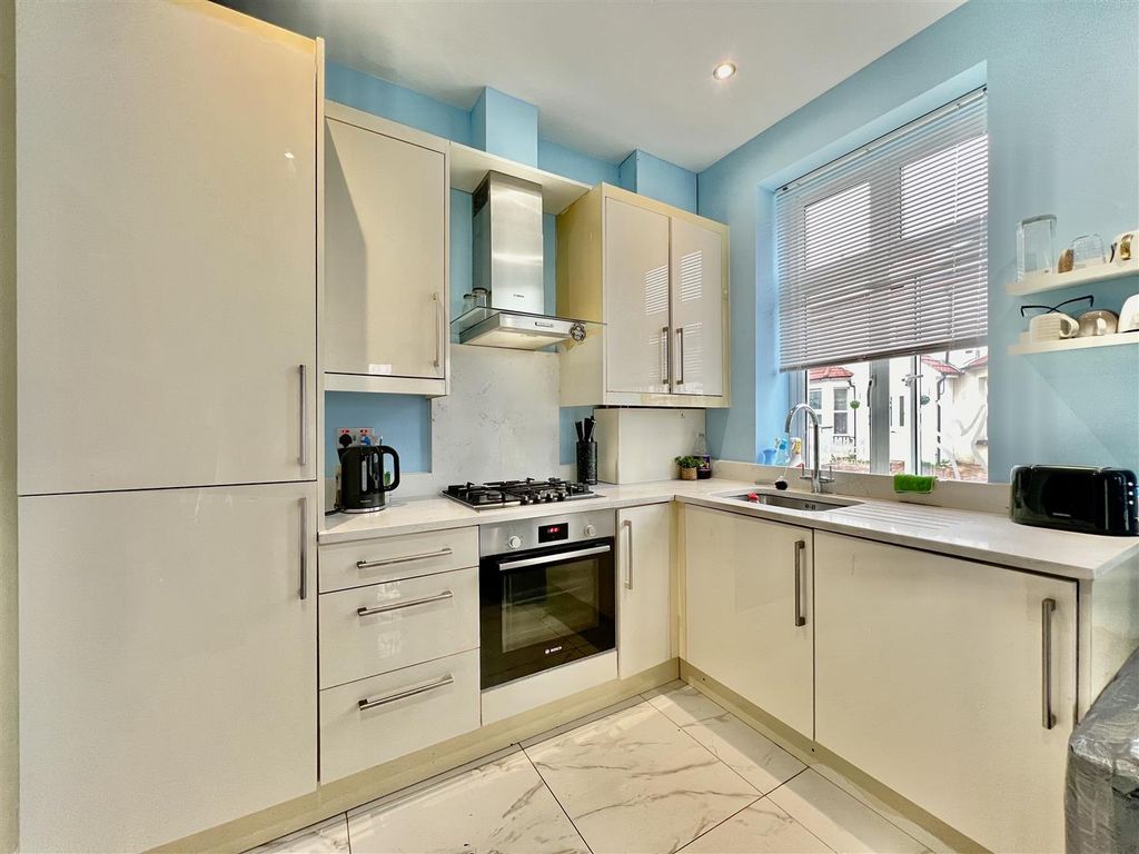 Property photo 1 of 6 Kitchen