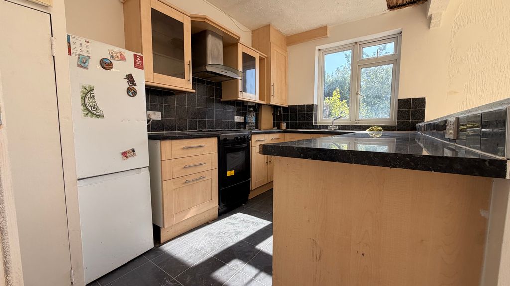 Property photo 3 of 10 Kitchen