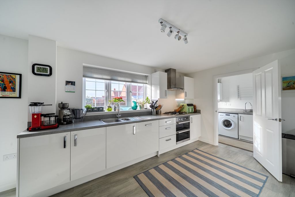 Property photo 2 of 23 139494816695d13013c144